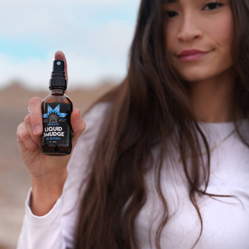 holding liquid smudge spray